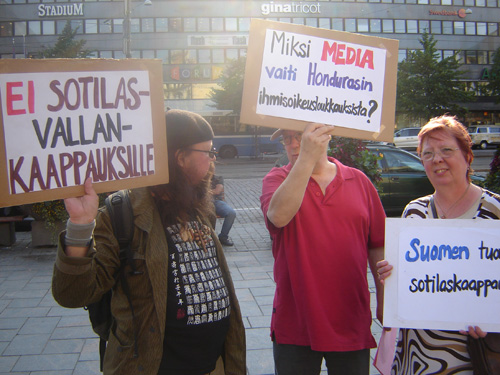 Solidarity picket with the Honduran resistance movement in Helsinki, August 11